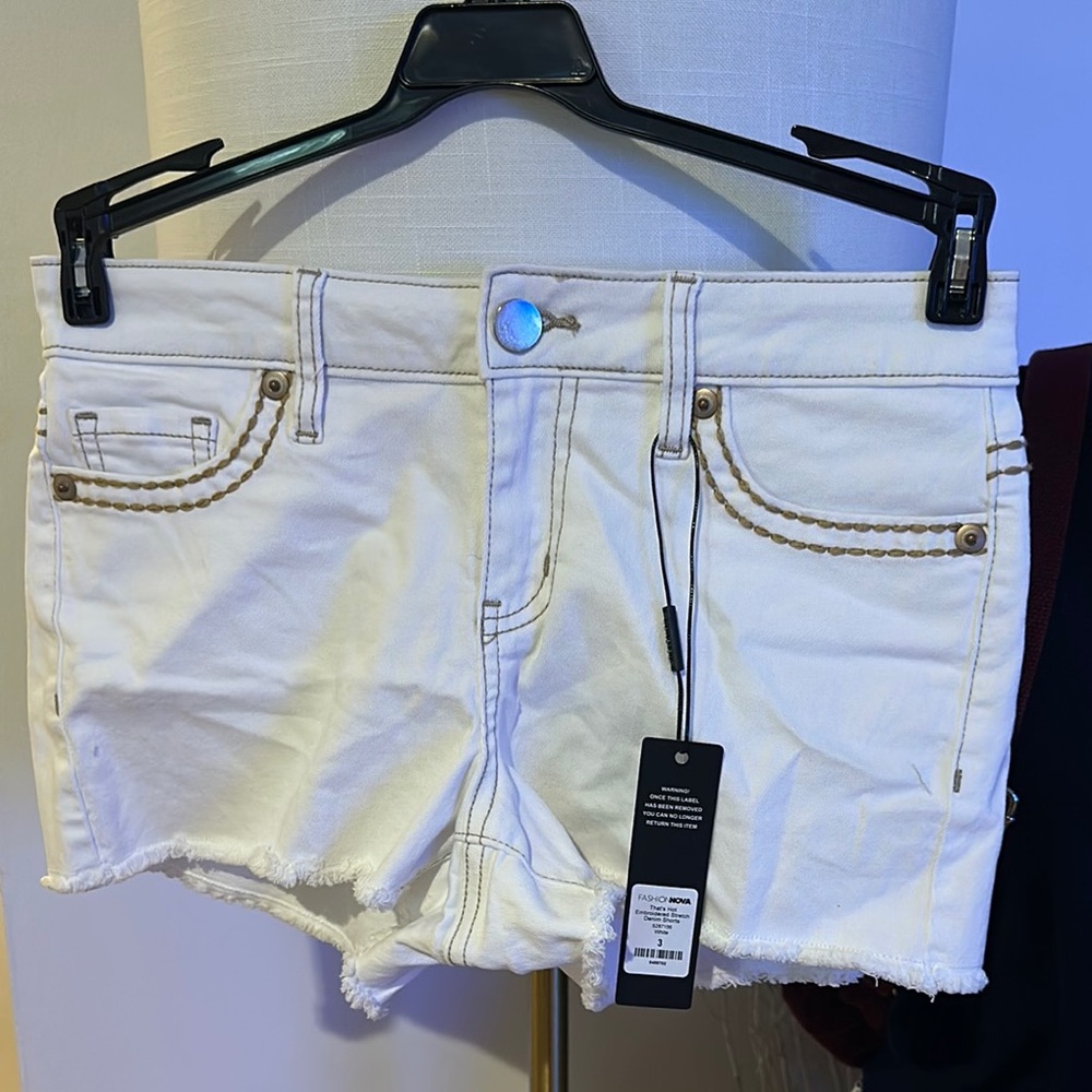 That's Hot Embroidered Stretch Denim Shorts - White